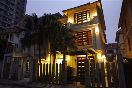 Cận cảnh biệt thự đắt giá của Hồ Quỳnh Hương 1